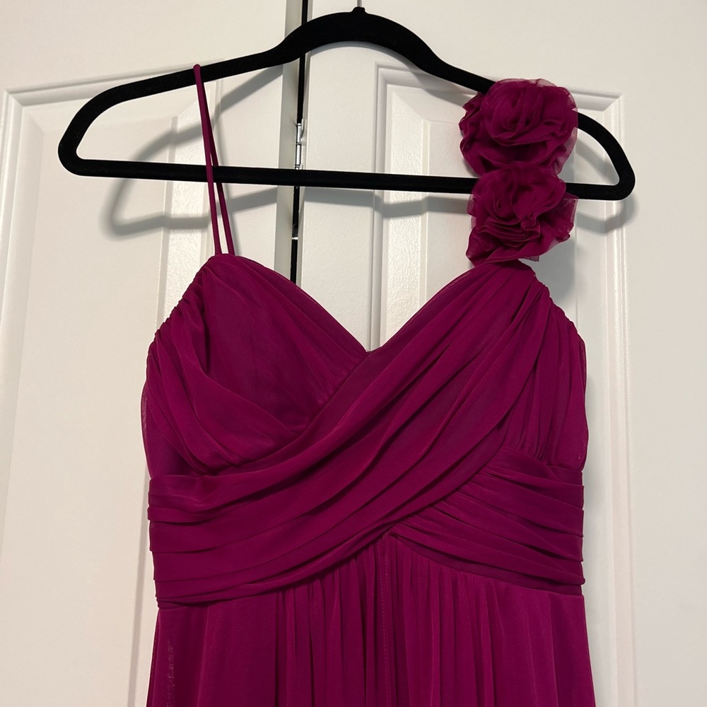 Formal dress. Mangenta. Size 4